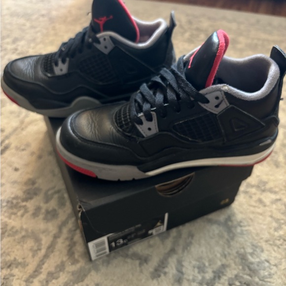 Retro Jordan 4 black and red. Great condition. Boys size 13 - Picture 2 of 5